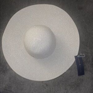 Adrienne Vittadini White Wide-Brimmed Hat